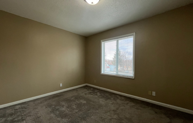 3 beds, 1 bath, $1,425, Unit Unit 4