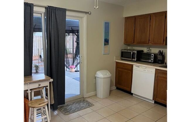 2 beds, 2.5 baths, $1,525, Unit # E