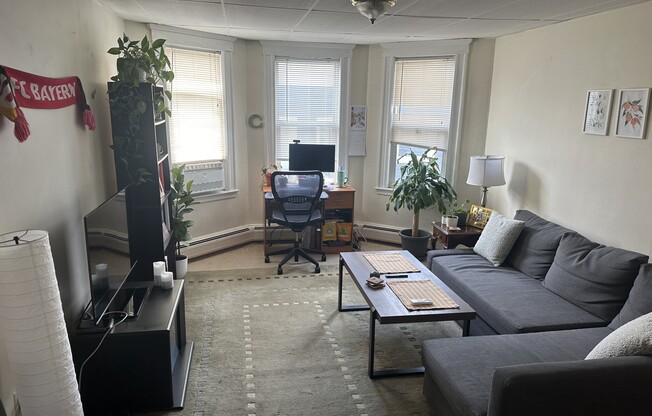 1 bed, 1 bath, 700 sqft, $2,500, Unit 6