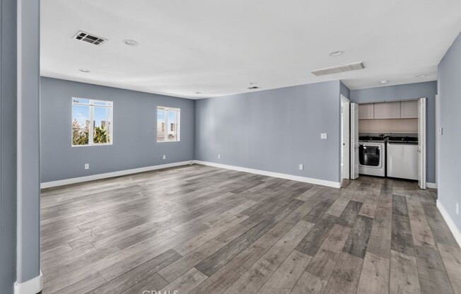 1175 ALEXANDRIA AVE