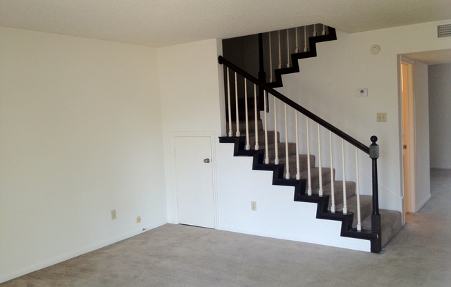 Townhome *LEASING SPECIAL AVAILABLE*