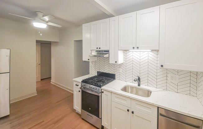 1 bed, 1 bath, 590 sqft, $1,675, Unit 5951P-1W