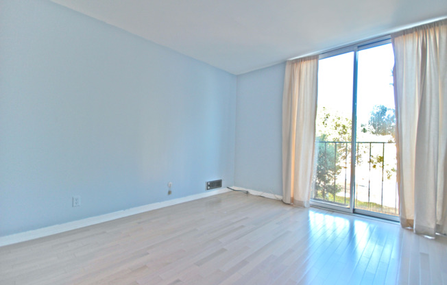 1 bed, 1 bath, $2,795, Unit # J-105