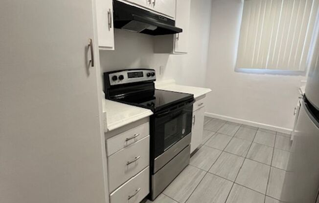TARZANA 6150