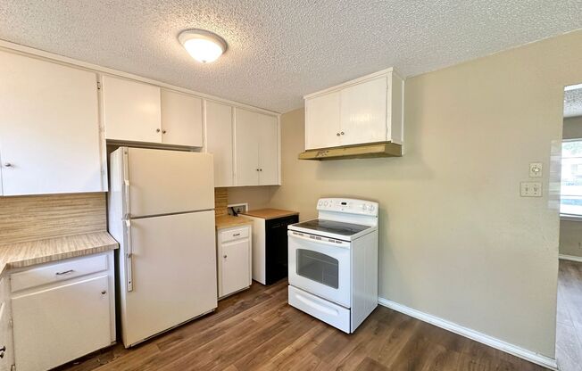 3 beds, 1 bath, $995