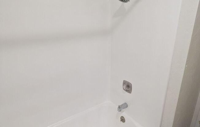 2 beds, 1 bath, 756 sqft, $1,150, Unit 77