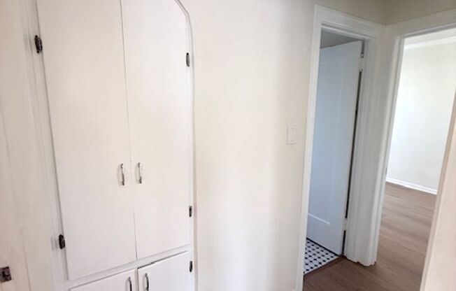 Newly Updated Cottage - Fenced Backyard, 1 Car Garage, New A/C, Pet Friendly