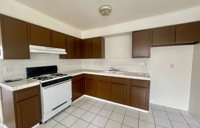Specious 2 Bedrooms 1 Bathroom with Parking!