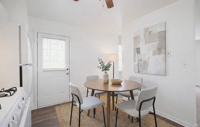 2 beds, 1 bath, 816 sqft, $1,245, Unit 2194-09