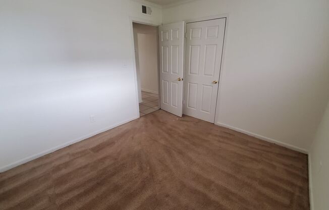 2 beds, 1 bath, 685 sqft, $695, Unit 18