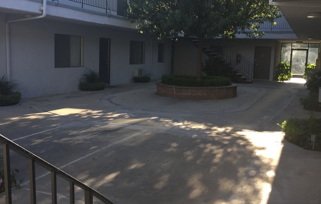 8741 Lanai - Sam Konugres