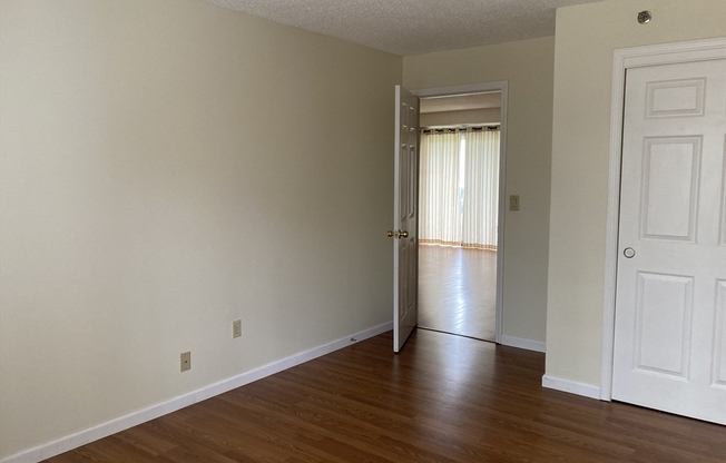 2 beds, 1 bath, 1,054 sqft, $2,200, Unit 39