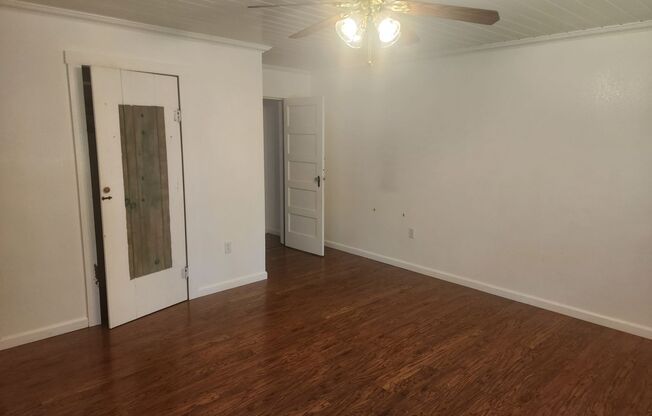 3 beds, 1 bath, $3,300