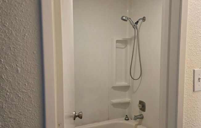 Studio, 1 bath, 375 sqft, $940, Unit 37