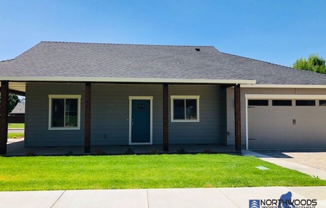 Newer Home Built 2020~ Walking distance to Eagle Point Golf Course!