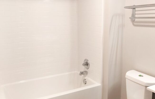 Studio, 1 bath, 420 sqft, $1,695, Unit 420