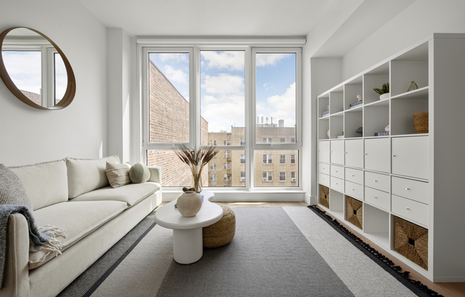 2 beds, 1 bath, $3,500, Unit 3E