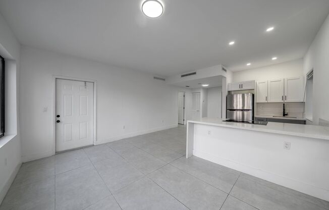 2/1 $2,000/mo, newly renovated in Little Havana! / 2/1 $2,000/mes, remodelado en Little Havana.