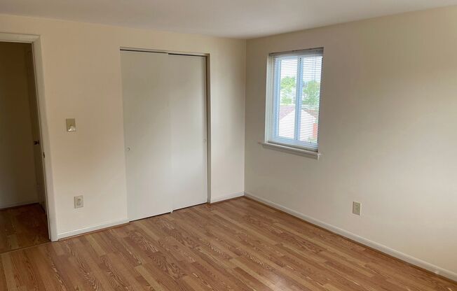 2 beds, 1 bath, 850 sqft, $1,120, Unit 810-3