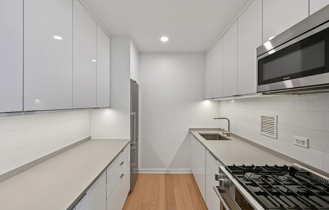 Studio, 1 bath, $4,000, Unit P14B