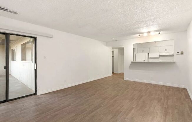 2 beds, 1 bath, 900 sqft, $1,025, Unit 122