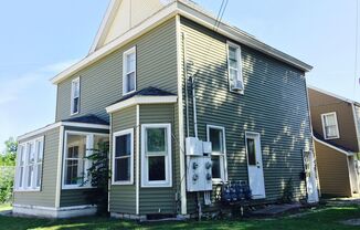 1632 Waterloo Rd - Cedar Falls