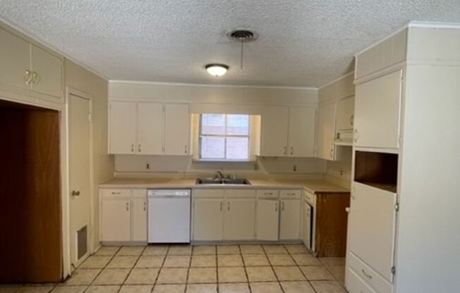 1218 PARKDALE DR