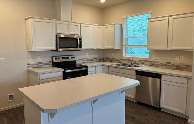 Beautiful Hazel Dell Townhome! Location, Location!