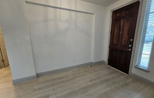 5bed3.5 baths Available now ready for immediate move in Mesquite $600 off the second month’s rent