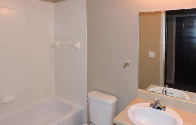 2 beds, 2 baths, $1,595, Unit ORANGE COUNTY
