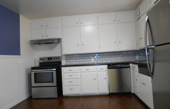 3 beds, 1 bath, $1,025