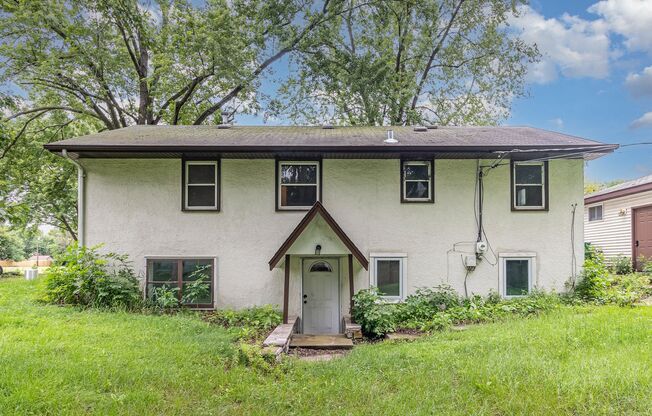 Spacious 5bed|2bath Home w/ Large Backyard & Garage
