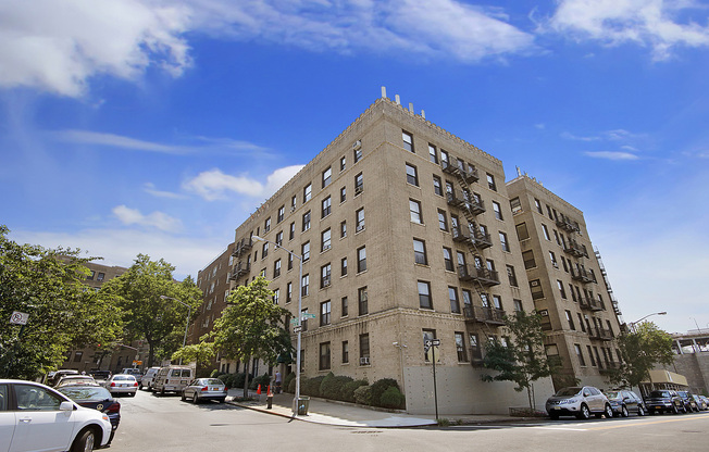 880 W 181 ST