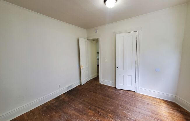 2 beds, 1 bath, $1,100, Unit Down