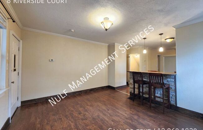 8 RIVERSIDE CT