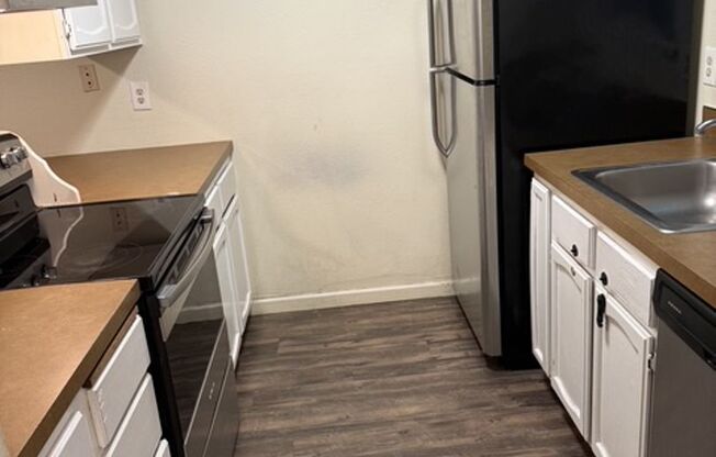 2 beds, 1 bath, 746 sqft, $1,795, Unit 21644
