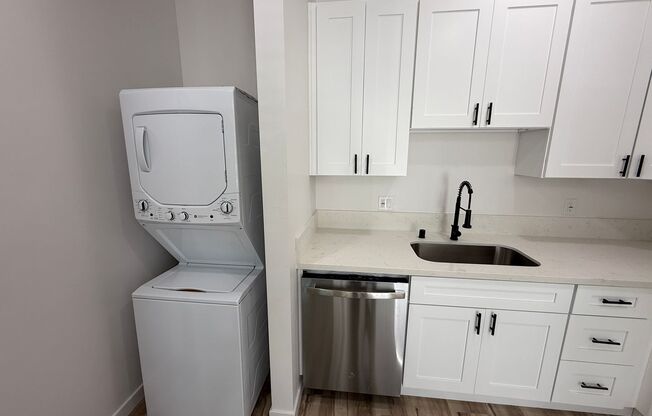 1 bed, 1 bath, 590 sqft, $1,945, Unit #43