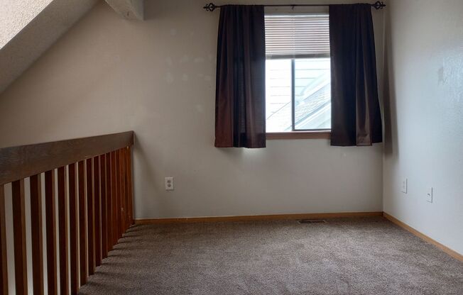 Dearborn 2 bed 1 bath, Great location off Miss. and Sable near I-225 and Aurora Mall