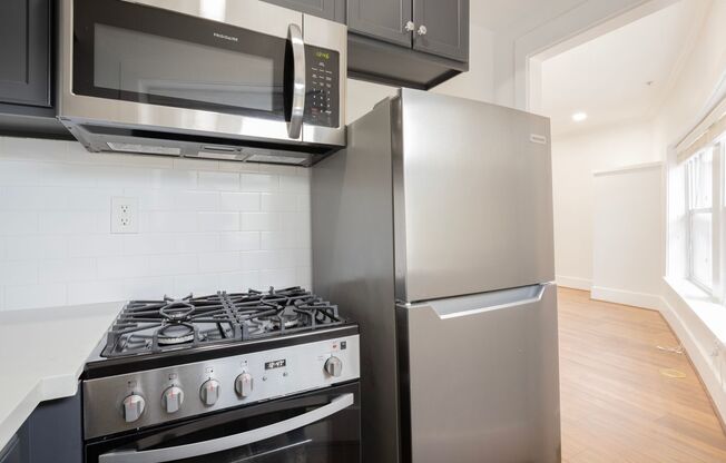 Studio, 1 bath, 375 sqft, $1,650, Unit 114