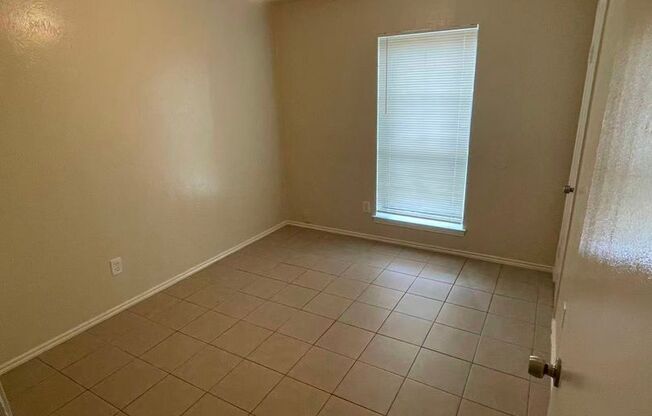 3 beds, 1.5 baths, $1,895