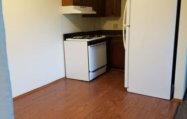 2 beds, 1 bath, $1,075