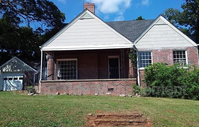 229 PINEWOOD AVE