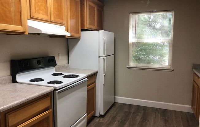 3 beds, 2 baths, $2,055, Unit 232 Oak Street