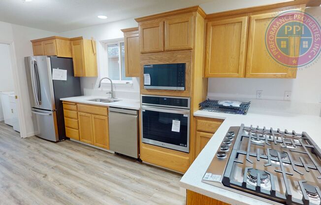 LAKE OSWEGO, FIRST ADDITION / SINGLE LEVEL, NEWLY UPDATED, BASEMENT & GARAGE