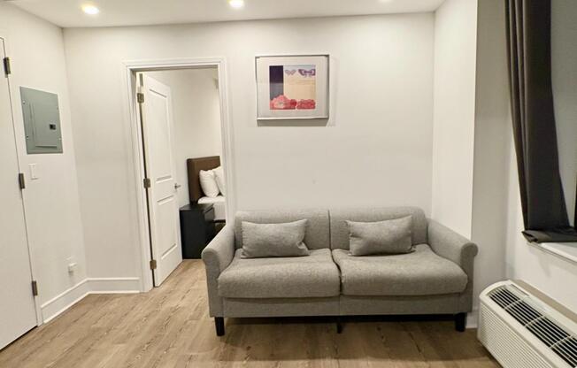 Studio, 1 bath, $4,600, Unit 8E