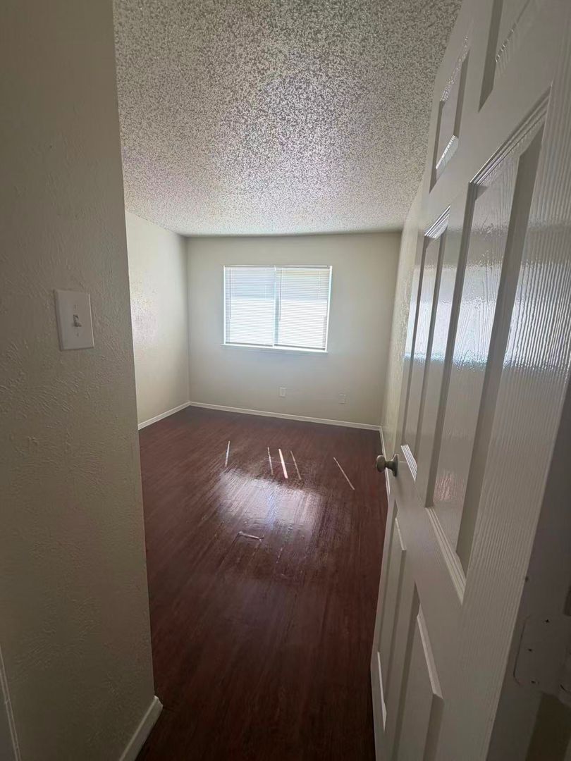 Beautiful 4 Bedroom 2 Bathroom in Garland!
