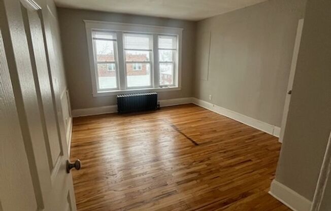 2 beds, 1 bath, $1,450, Unit 132 Belmont Unit #4R