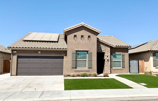 Beautiful home in Gossamer Grove Community / Shafter 4+2 w/Pool & Solar - READY FOR IMMEDIATE MOVE IN!