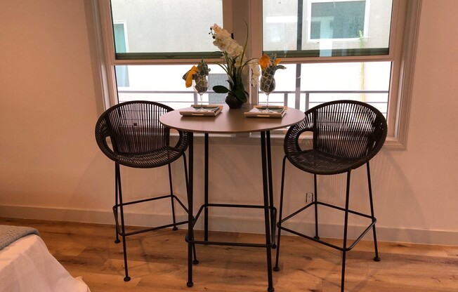 Beautiful Studio Apartment in Belmont Shore Across from Rosie’s Dog Beach!!