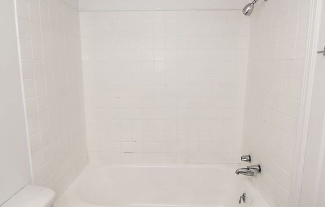 Studio, 1 bath, $1,000, Unit 20